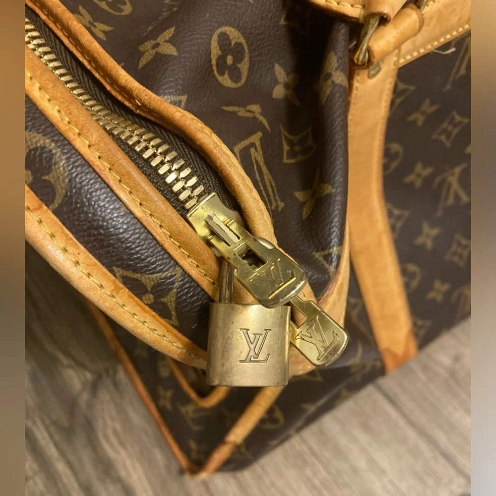 AUTHENTIC LOUIE VUITTON DOG CARRIER PRICE TO SELL